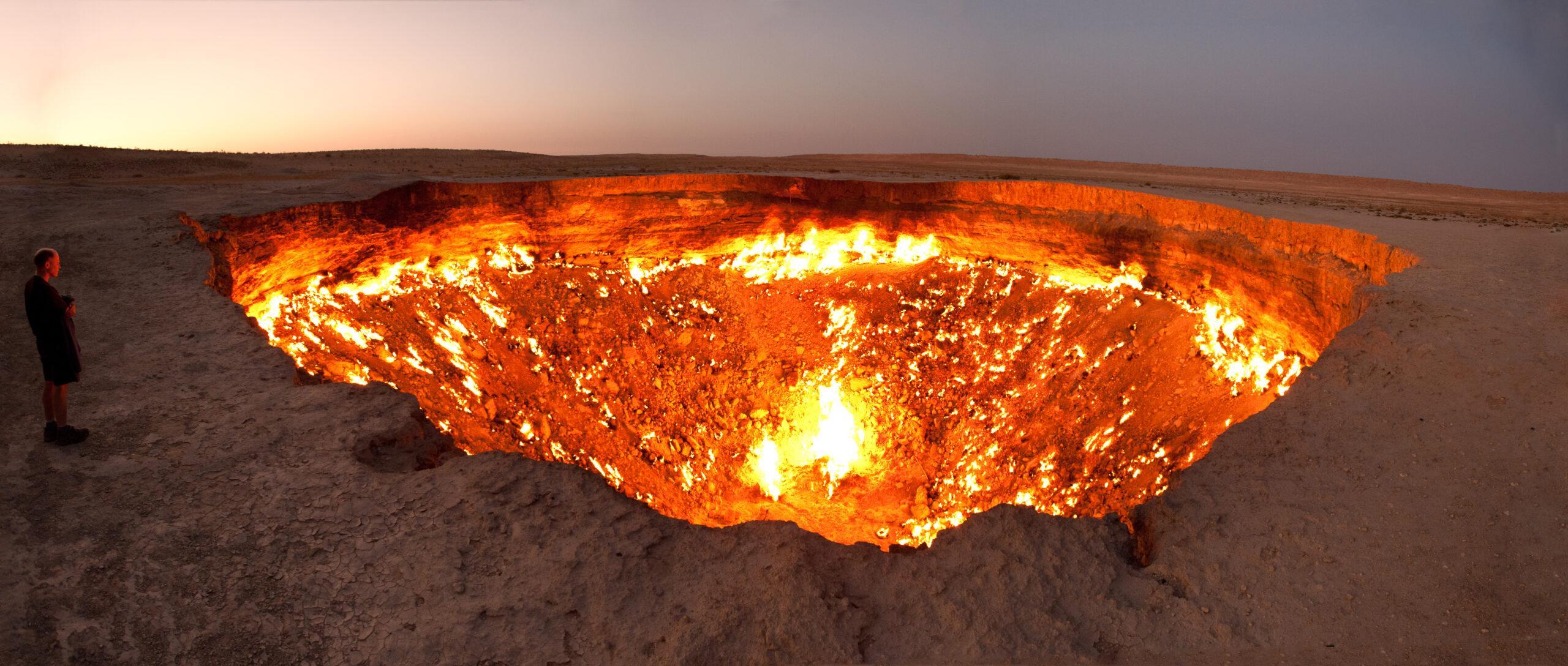 Darvasa gas crater panorama scaled هیجان‌ انگیزترین شهربازی های دنیا